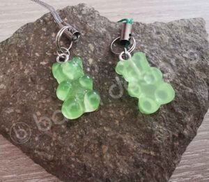 Muanyag-gumi-macis-kulcstarto-zold-allatos-kulcstarto-hata