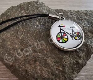 Uveges-szines-biciklis-kulcstarto-valaszthato-szinu-fuggovel-biciklis-dekoracio-3