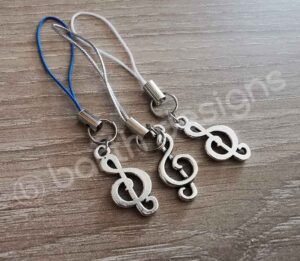 Violinkulcs-kulcstarto-zenei-kulcstarto-valaszthato-fuggo-szinekben-2