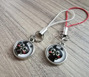 Pirospozsgas-fekete-cica-kulcstarto-allatos-kulcstarto-2