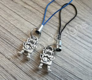 Robotember-szivvel-kulcstarto-3