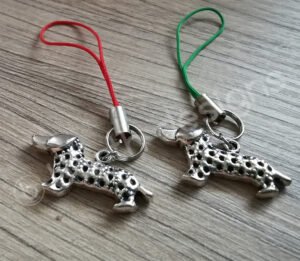 Valaszthato-fuggovel-tacsko-kulcstarto-1.-kutya-kulcstarto-allatos-kulcstarto