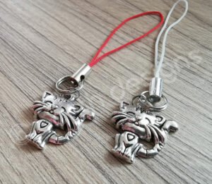 Valaszthato-szinu-fuggovel-fem-bajszos-mosolygos-cica-kulcstarto-allatos-kulcstarto-1