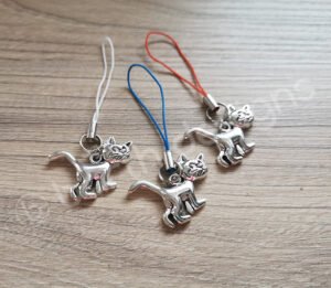 Valaszthato-szinu-fuggovel-fem-cica-kulcstarto-2.-allatos-kulcstarto-3