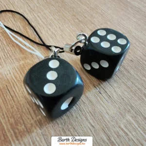 Fekete dobókocka kulcstartó 1